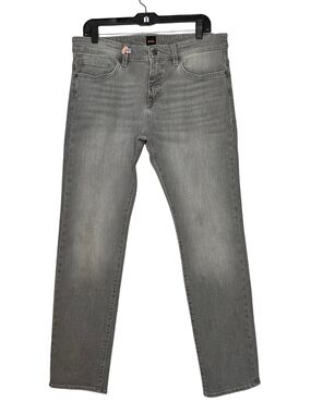 BOSS Men’s Slim Straight Jeans in Light Grey Wash
